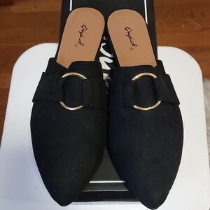 Black Mules with Elegant Gold Ring